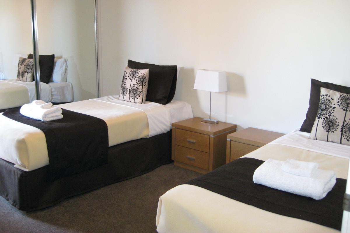 twin beds
